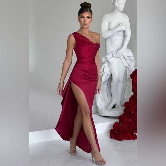 Prom maxi dress. The color is wine - Picture 1 of 1